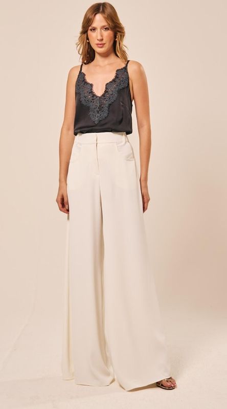 Camiseta Decote V com Renda Preto - LENITA