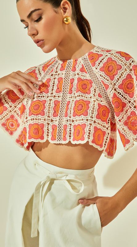 Blusa de Mangas em Crochet - LENITA