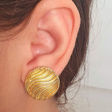 Brinco Folheado a Ouro 18K Aro Detalhado - Chérie Bijoux