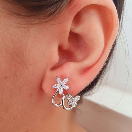 Brinco Com Zircônia Borboleta e Florzinha Prata - Chérie Bijoux