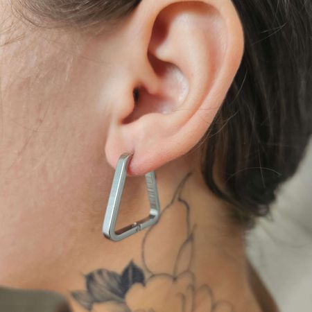 Argola Prata Triangular (Aço Inixidável) - Chérie Bijoux