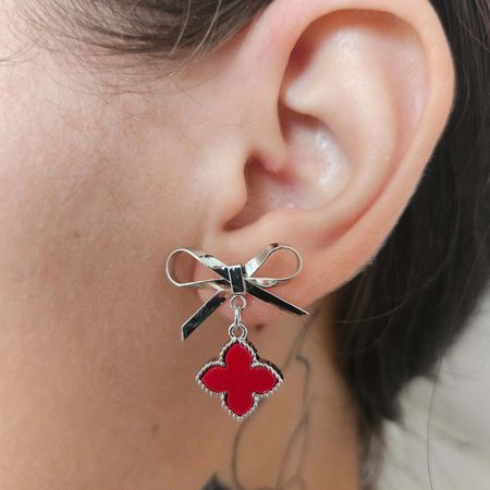 Brinco Trevo Prata Vermelho - Chérie Bijoux