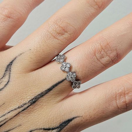 Anel Cravejado Em Zircônia Trevo Prata - Chérie Bijoux