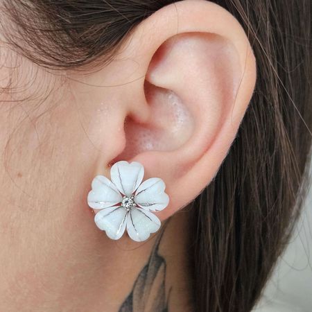 Brinco Florzinha Prata Branco - Chérie Bijoux