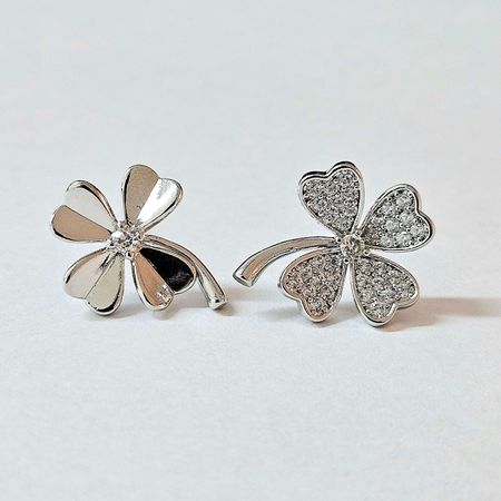 Brinco Com Zircônia Trevo Prata - Chérie Bijoux