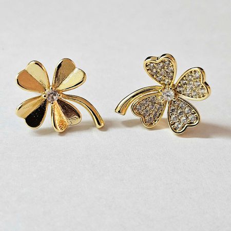 Brinco Com Zircônia Trevo Dourado - Chérie Bijoux