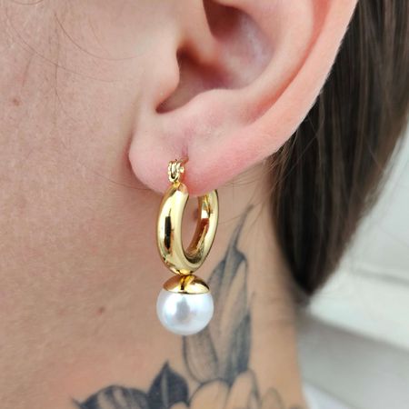 Argola Dourada Pérola - Chérie Bijoux