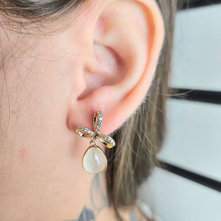 Brinco Com Zircônia Laço e Gota Dourado - Chérie Bijoux