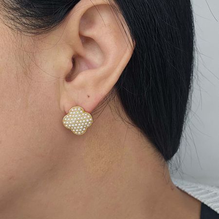 Brinco Dourado Trevo Perolado - Chérie Bijoux