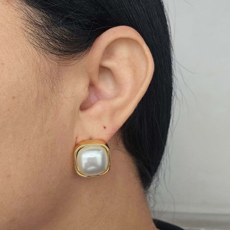Brinco Quadrado Com Pérola Dourada - Chérie Bijoux