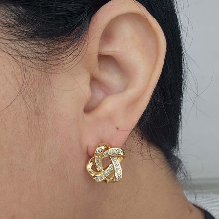 Brinco Com Zircônia Nó Dourado - Chérie Bijoux