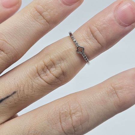 Anel Falange Cravejado Em Zircônia Trevo Prata - Chérie Bijoux