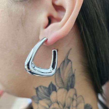 Argola Folheada a Prata 925 Triangular - Chérie Bijoux