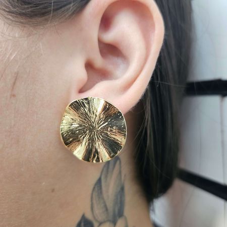 Brinco Folheado a Ouro 18K Detalhado - Chérie Bijoux