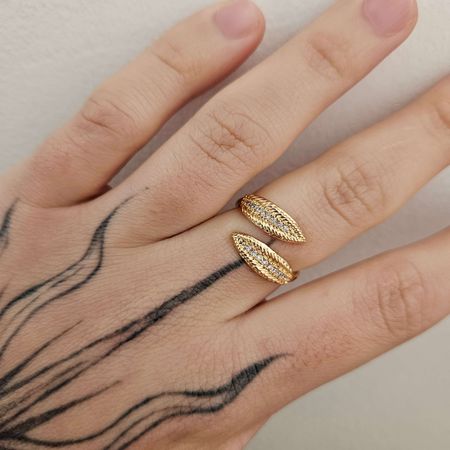Anel Cravejado Em Zircônia Delicado Dourado - Chérie Bijoux