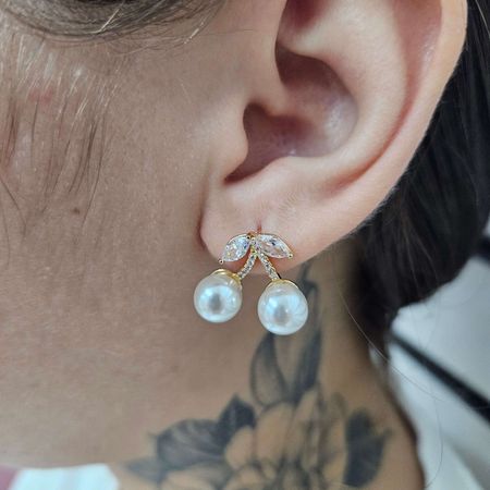 Brinco Com Zircônia Cereja Com Pérola Dourada - Chérie Bijoux