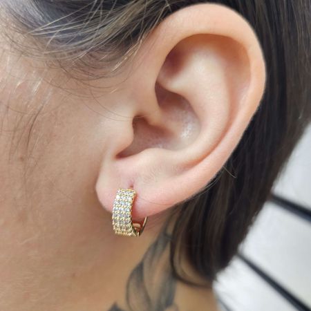 Mini Argola Com Zircônia Dourada - Chérie Bijoux