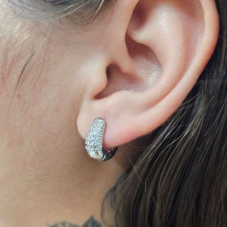 Mini Argola Com Zircônia Oval Prata - Chérie Bijoux