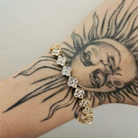 Pulseira Cravejada Em Zircônia Dourada Trevo - Chérie Bijoux