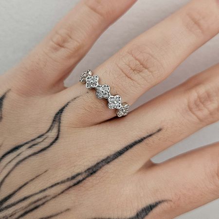 Anel Cravejado Em Zircônia Prata Trevo - Chérie Bijoux
