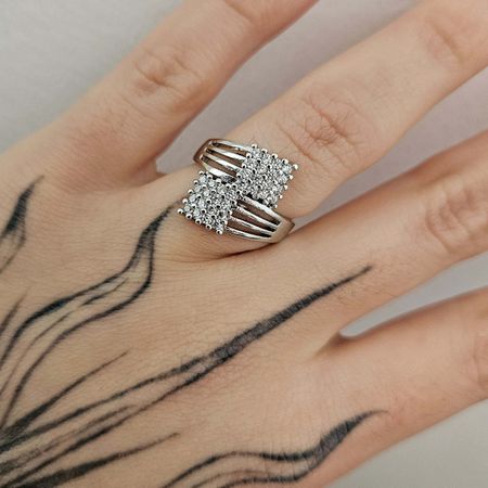Anel Cravejado Em Zircônia Prata Detalhado - Chérie Bijoux
