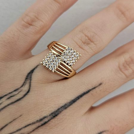 Anel Cravejado Em Zircônia Dourado Detalhado - Chérie Bijoux