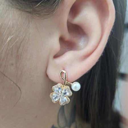 Brinco Com Zircônia Trevo Dourado - Chérie Bijoux