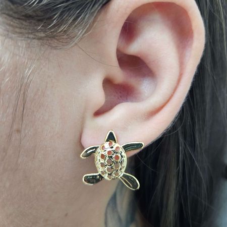 Brinco Folheado a Ouro 18K Tartaruga - Chérie Bijoux