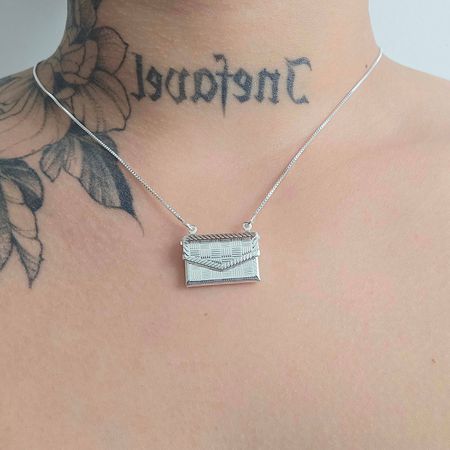 Colar Relicário Folheado a Prata 925 Carta - Chérie Bijoux