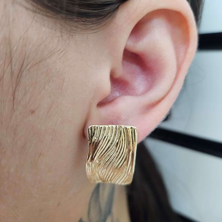 Brinco Folheado a Ouro 18K Detalhado - Chérie Bijoux