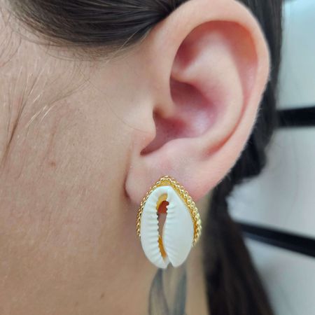 Brinco Folheado a Ouro 18K Búzios - Chérie Bijoux