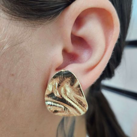 Brinco Folheado a Ouro 18K Detalhado - Chérie Bijoux