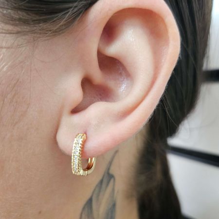 Mini Argola Com Zircônia Dourada - Chérie Bijoux