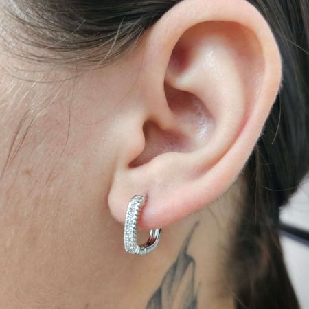 Mini Argola Com Zircônia Prata - Chérie Bijoux