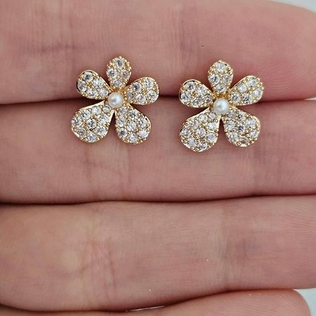 Brinco Com Zircônia Florzinha Dourada - Chérie Bijoux