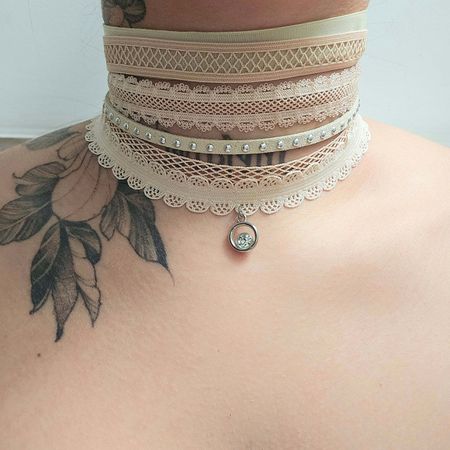 Lote Com 10 Chokers Detalhadas - Chérie Bijoux