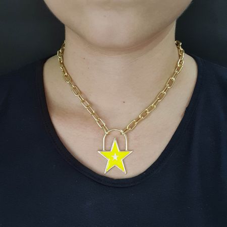 Colar Elos Estrela Esmaltada Dourada Amarelo - Chérie Bijoux