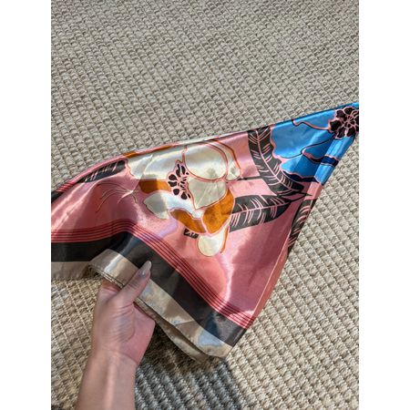 LENÇO ROSA ESTAMPADO