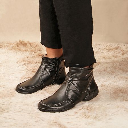 Bota feminina cano Médio de Couro Comfort Cor Pret... - J.Gean