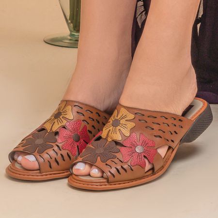 Sandália Mule Feminina Flores J.gean Em Couro Cor ... - J.Gean