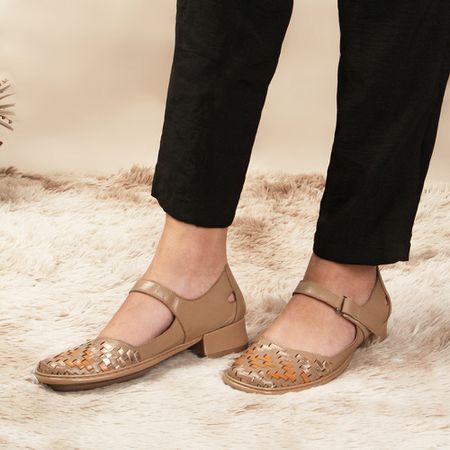 Sapato Boneca Salto Em Couro Deserto Dual Confort ... - J.Gean