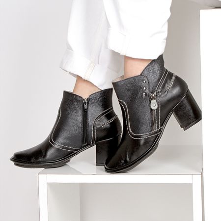 Bota Feminina New Pietra Salto Alto em Couro Preto... - J.Gean