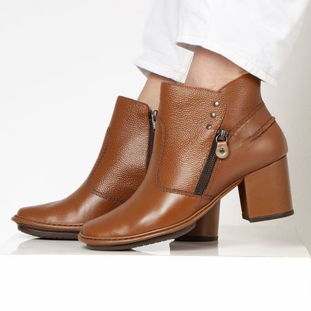 Bota Feminina New Pietra Salto Alto em Couro Mel J... - J.Gean