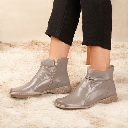 Bota Feminina Exclusiva em Couro Cinza J.Gean - GE... - J.Gean