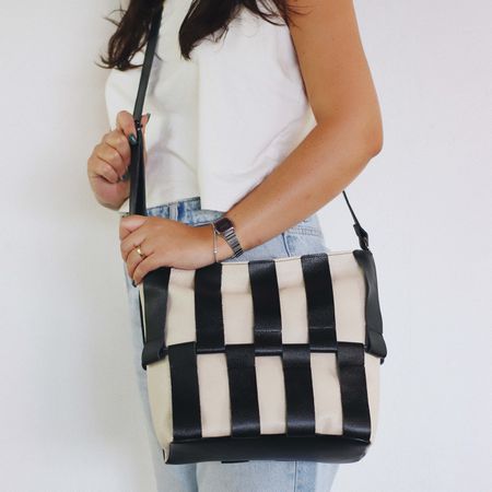 Bolsa de Couro - ÉLO - Off White E Preto - Bubblê