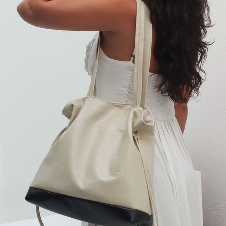 Bolsa de Couro - AURA - Off White e Preta - Bubblê