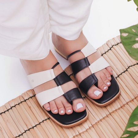 Sandália Rasteira - BRISA - Preta e Off White - 91... - Bubblê