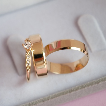 Alianças de Ouro 18k 5mm Lucy e Solitário Saron - Rosê Jewelry