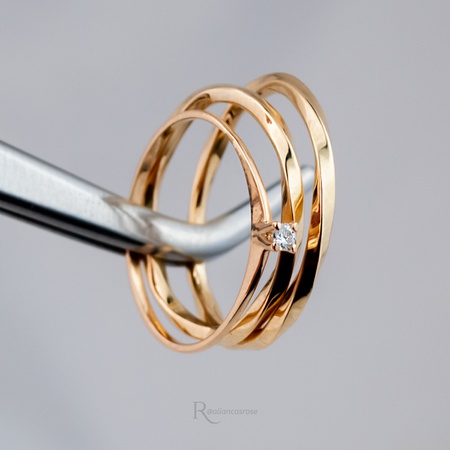 Aliança de Casamento em Ouro 18k 2mm modelo Vórtice + Solitário Mia Anima - Rosê Jewelry