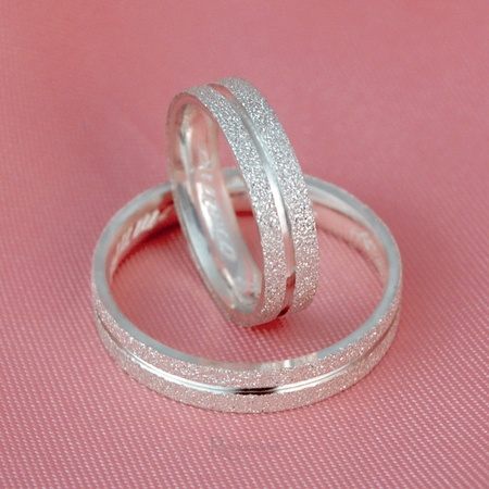 Aliança de Namoro em Prata esterlina 925 4mm diamantado Modelo Plaza - Rosê Jewelry